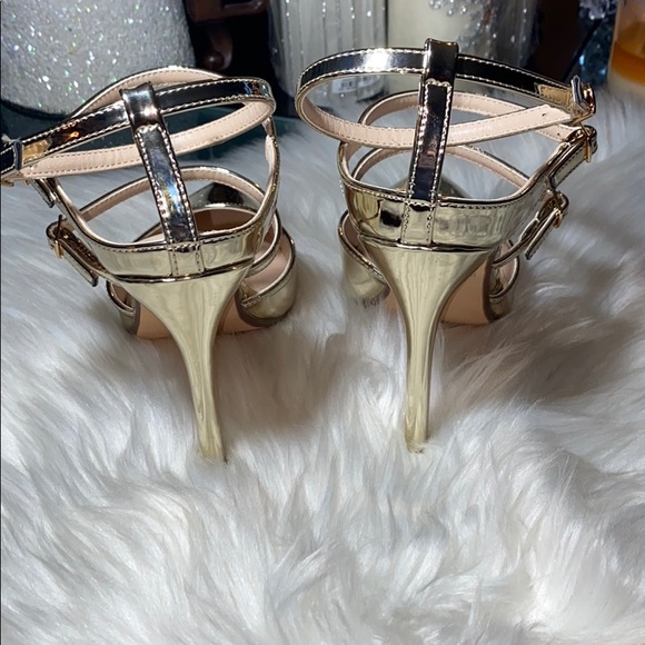 ⭐️⭐️BEAUTIFUL POINTY TOE MIRROR GOLD PUMPS⭐️⭐️ - Picture 3 of 4